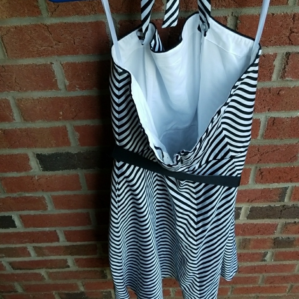 Dress - Picture 3 of 5